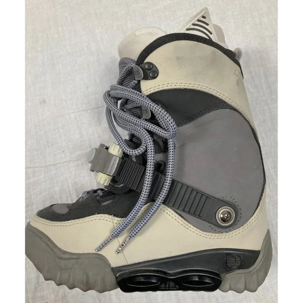 NEW! BURTON FREESTYLE SI STEP IN SNOWBOARD BOOTS!  SIZE 6 WOMENS